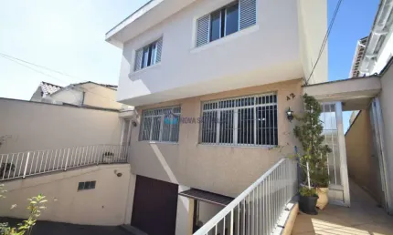 Metrô saúde, sobrado com 3 dormitórios sendo 1 suíte, 4 vagas de garagem.