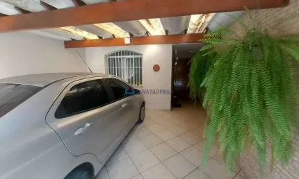 Casa à venda na Saúde com 3 quartos e 2 vagas de garagem.