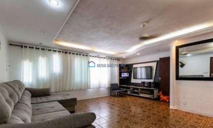 Sobrado - 220m² - 3 Dormitórios, 1 suíte, 3 Vagas - Vila das Mercês