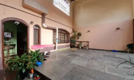 Casa a venda na aclimação, 03 dormitórios e amplo quintal com área gourmet