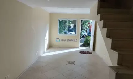 Sobrado 3 Dormitórios, sendo 1 suíte, 2 vagas - Vila Caraguatá