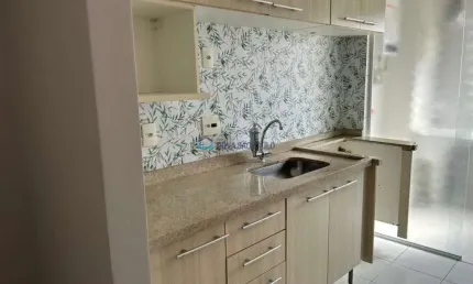 Apartamento em prédio semi novo com condomínio baixíssimo