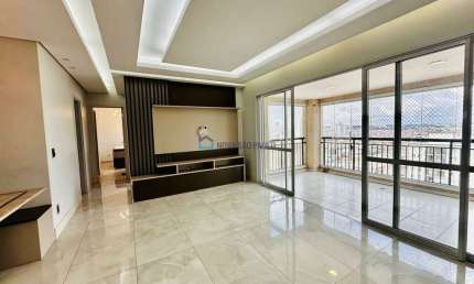 Apartamento de 2 dormitórios, andar alto em prédio de torre única.
