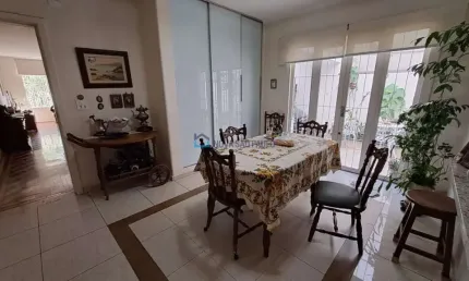 Casa à venda no planalto paulista com 3 quartos e 4 vagas de garagem.