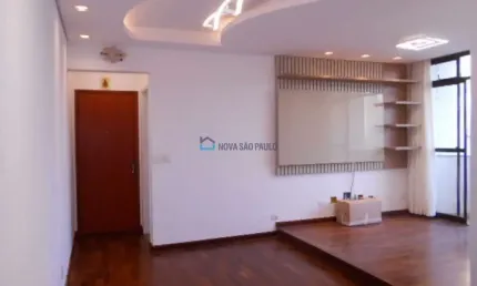 Apartamento de 109m² com 3 dormitórios, 1 suíte e 2 vagas de garagem.