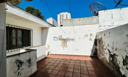 Sobrado na região da vila santa catarina semi isolada com 3 dormitórios sendo uma suíte.