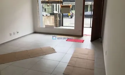 Sobrado comercial planalto paulista 5 salas, 4 banheiros, cozinha, 1 vaga de garagem, quintal.