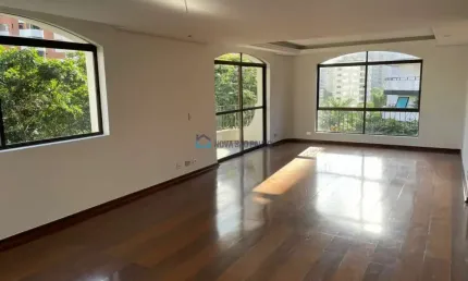Apartamento em Vila Uberabinha com 190m² - 3 Dormitórios, 2 suítes