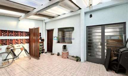 Sobrado com 185 m² sendo 3 dormitórios 2 salas cozinha 2 banheiros lavanderia 1 vaga de garagem.