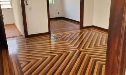 Casa de vila com 03 Dormitórios, 01 suíte e 03 vagas de garagem
