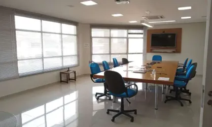 Prédio comercial à venda na saúde com área de 1.787m²  5 andares, elevador, depósito e 20 vagas.