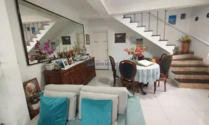 Casa à Venda no Planalto Paulista com 3 quartos, 1 vaga.