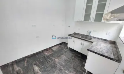 Sobrado na Aclimação, 140m², 3 quartos , 1 suíte , 2 vagas , fins comerciais, zona mixta.