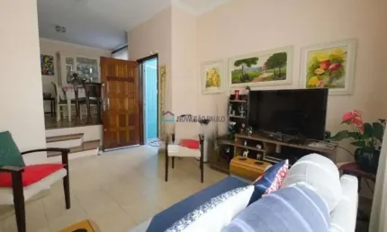 Casa à venda em Vila Mariana . 3 quartos (1 suíte) . 3 banheiros . 2 vagas