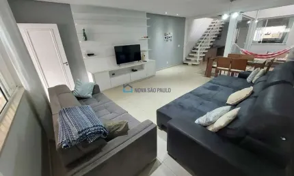 Sobrado a venda na Saúde de 185m², com 3 suites e 4 vagas. Reformada e Quintal com churrasqueira.