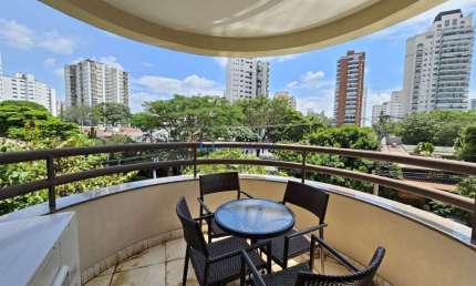 Apartamento no Campo Belo | 4 Suítes | 4 Vagas | Varanda | Venda