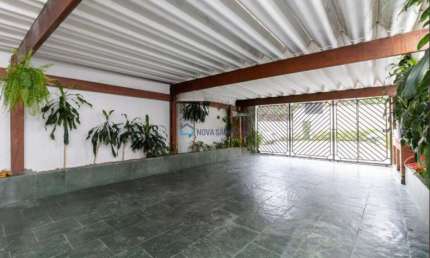 Sobrado em Vila Mariana . 4 dormitórios (1 suíte) . 4 banheiros . 4 vagas . 220m2