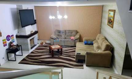 Casa à venda em Americanópolis com 3 quartos sendo 1 suíte, 3 vagas de garagem.