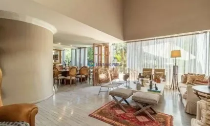 Sobrado à Venda com 500m². Campo Belo. 3 Suítes, 4 Vagas .