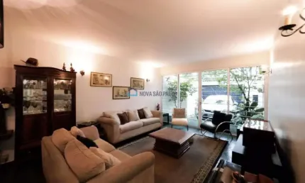 Sobrado 240 m² 3 dormitórios 1 suíte sala cozinha 2 banheiros lavanderia 3 vagas de garagem.