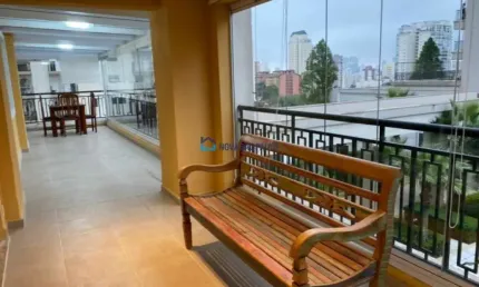 Amplo apartamento de 04 dormitórios 03 suíte e 3 vagas de garagem a 200 metros do metrô