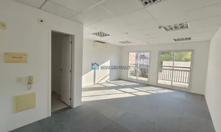 Sala comercial de 37m, 1 vaga, próximo ao mêtro santa cruz.
