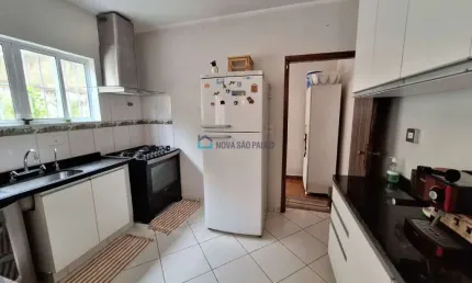 Sobrado à venda na saúde com 3 quartos sendo 1 suíte e 2 vagas de garagem.