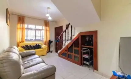 Sobrado de 175 m² com 3 dorms e 1 suíte sala 2 ambientes cozinha 3 banheiros lavanderia 2 vagas.