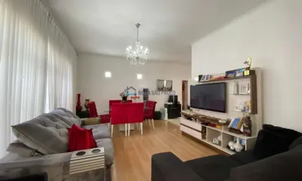 Casa Assobradada no Moinho Velho com 252m² e Muito Arejada