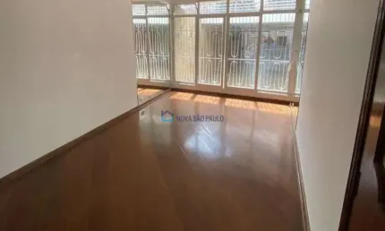 Sobrado com 03 dormitórios na região da vila mascote