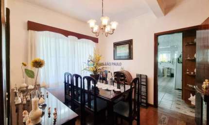 Casa à venda, com 283 m², 4 dormitórios, 2 suítes, 2 vagas, na Vila Mascote.