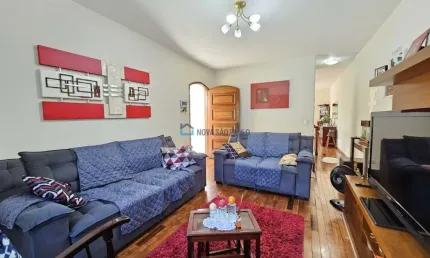 Casa à venda no Jabaquara com 3 quartos e 4 vagas de garagem.