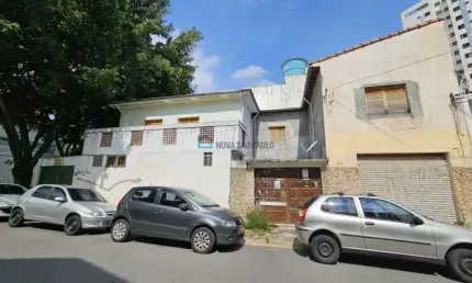 Sobrado à Venda com 3 Quartos e 2 Vagas, 226m² (SAÚDE)