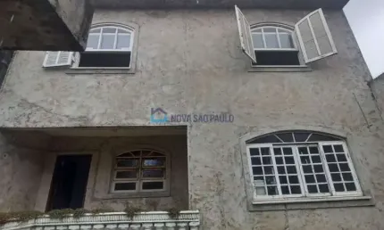 Vendo 4 propriedades no mesmo terreno sendo 2 apartamentos e 2 casa