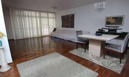 Sobrado à venda na Vila Parque Jabaquara com 4 quartos e 3 vagas de garagem.