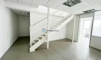 Conjunto Comercial à venda na Aclimação com  2 vagas de garagem.
