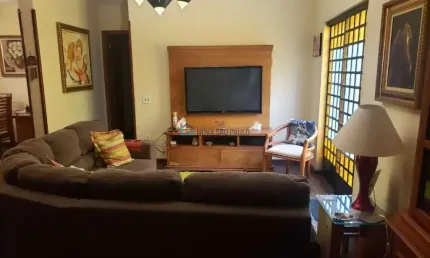 Casa Térrea à venda no Jabaquara com 4 quartos e 4 vagas de garagem.