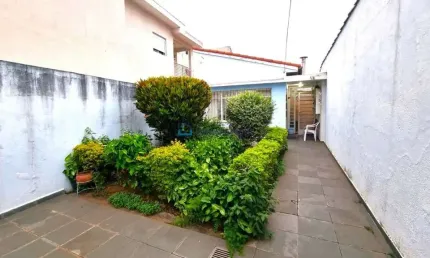 Casa térrea para reforma próximo ao metrô saúde com ótimo quintal.