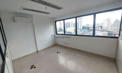 Sala comercial na Praça da Árvore, 56m² com 1 banheiro e 1 vaga.