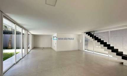 Casa em condomínio com 472m² em Jardim dos Estados.