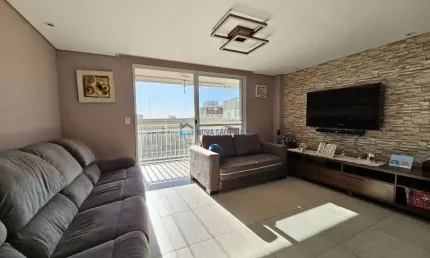 Apartamento com 3 dormitórios sendo 1 suíte, 2 vagas cobertas e livres mais 2 depositos .