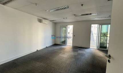 Sala Comercial à venda 28m2, 1 vaga, próximo ao Metrô Eucaliptos e Shopping Ibirapuera