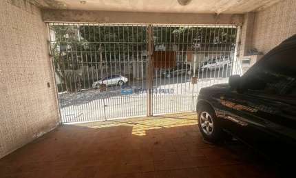 Oportunidade de Investimento ao Casa com Potencial em Localização Privilegiada.