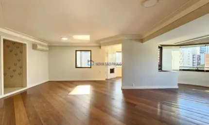 Apartamento à Venda Reformado em Moema , 4 quartos sendo 3 suítes| 3 vagas| lazer.