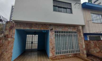 Casa à venda na Vila Clementino com 3 quartos e 2 vagas de garagem.