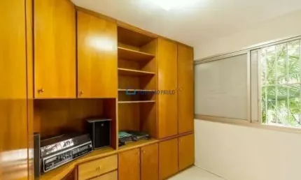 Apartamento com Sacada, 3 Quartos  sendo 1 Suíte e 3 Banheiros, 2 vagas  à Venda  em  Moema, por R$