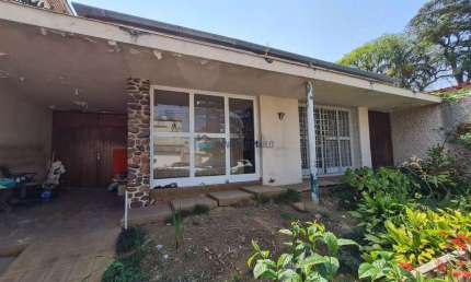 Terreno de 268 m² com uma casa com 197 m², próximo do Metrô Eucaliptos.