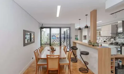 Sobrado com 3 dormitórios sala cozinha 3 banheiros lavanderia 1 vaga de garagem.