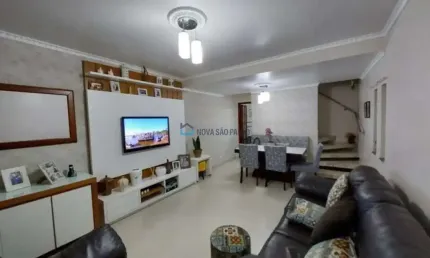Sobrado com 3 quartos, sendo 2 quartos no sobrado principal e 1 na edícula com acesso independente,