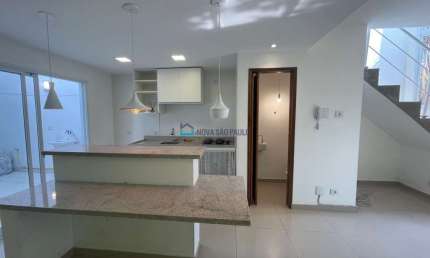 Sobrado com 02 dormitórios na região da Vila Gumercindo.